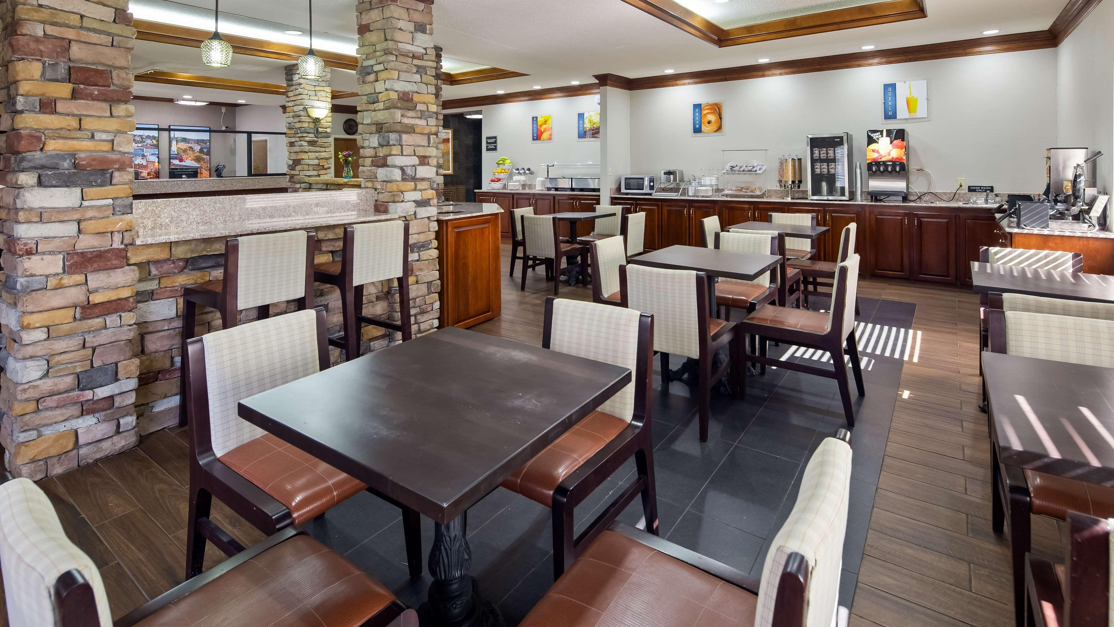 Best Western Inn & Suites Byron Esterno foto