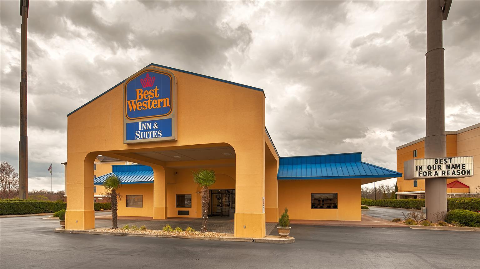 Best Western Inn & Suites Byron Esterno foto